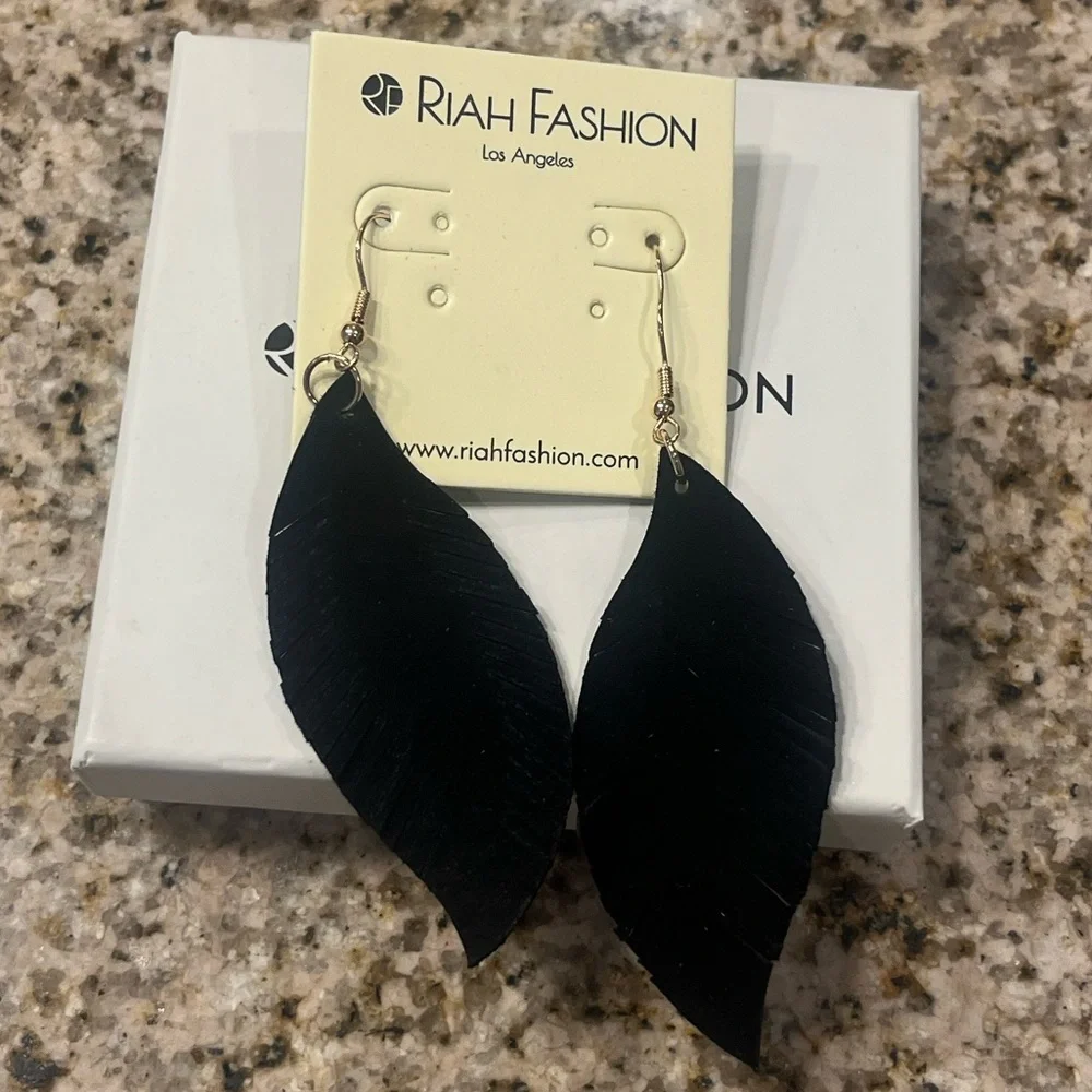 NEW in BOX Bohemia Genuine Leather Leaf Earrings in Black